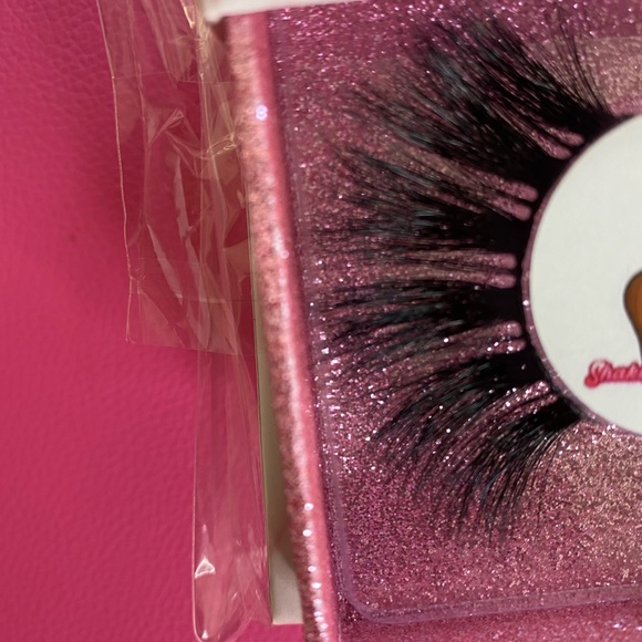 Eyelash extensions - Picture 4 of 12